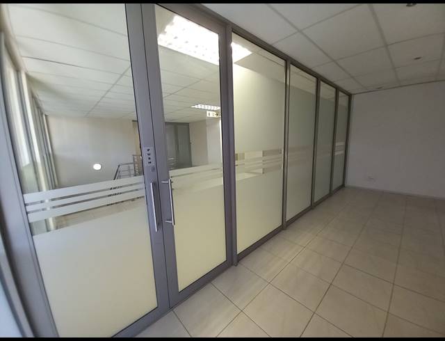 701M² OFFICE TO LET IN BRYANSTON